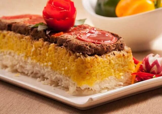 ته‌چین کباب؛ ترکیبی بسیار خوشمزه از برنج زعفرانی با کباب دیگی