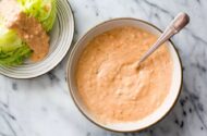 طرز تهیه سس هزار جزیره خانگی در ۵ دقیقه؛ خوشمزه‌تر از رستورانی‌ها!