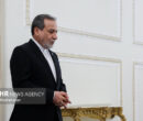 عراقچی: آمریکا خود را از غل و زنجیر اسرائیل رها کند