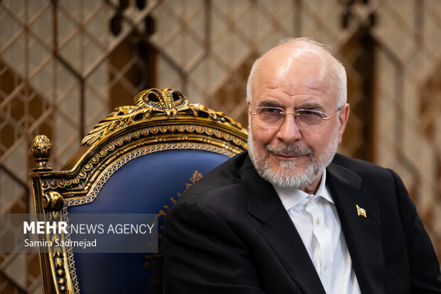 قالیباف: جهان در حال تماشای آمریکا بر لبه‌ی پرتگاه است