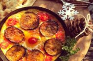 ورقه گیلانی؛ ساده‌ترین غذایی که می‌توان با بادمجان و گوجه پخت