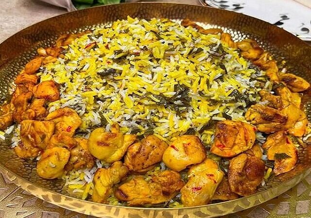 یک پلوی ایرانی متفاوت با برگ انگور؛ طرز تهیه تاک پلو شاهرودی