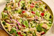 سالاد یونانی با مرغ؛ غذای پروتئینی و رژیمی + میزان کالری